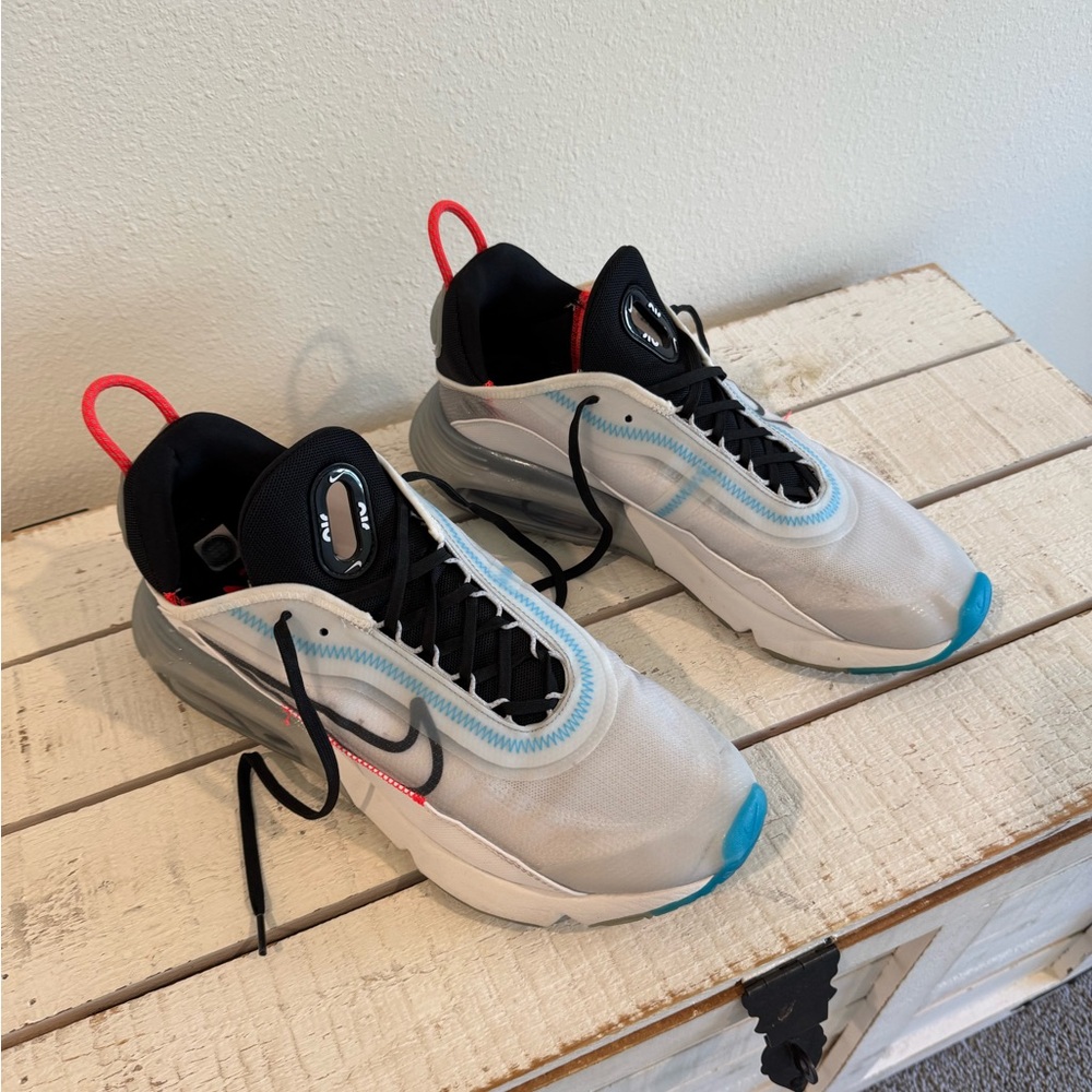 NIKE AIR MAX